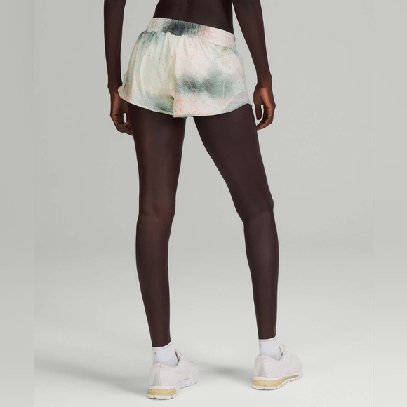 Lululemon Hotty Hot Low Rise Short 2.5" reflective - Picture 3 of 10